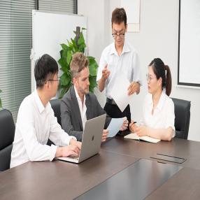 Máme silný výskumný a vývojový tím a môžeme vyvíjať a vyrábať produkty podľa